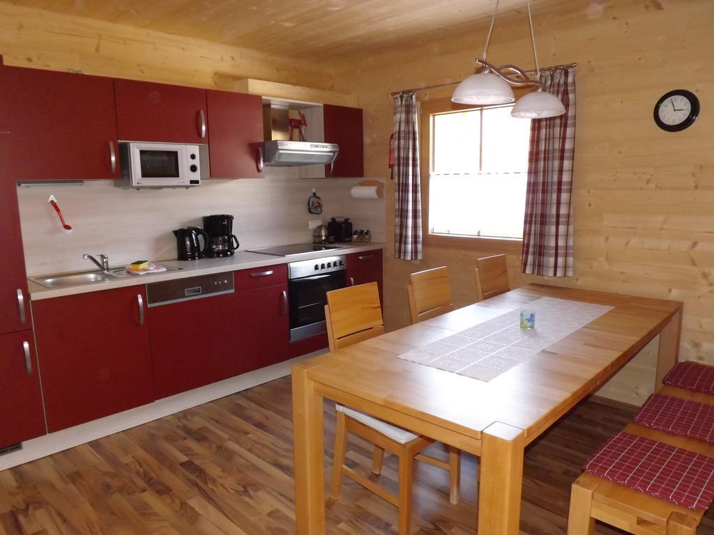 Feriendorf Am Hahnenkamm Reutte Værelse billede