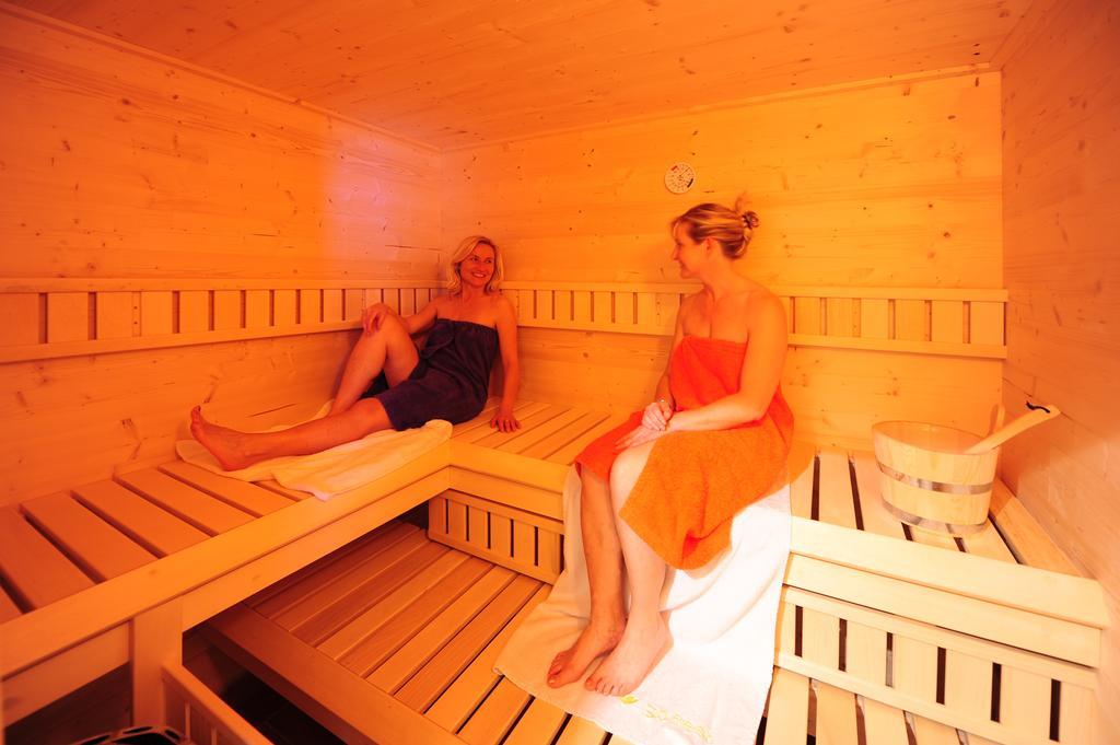 Feriendorf Am Hahnenkamm Reutte Værelse billede